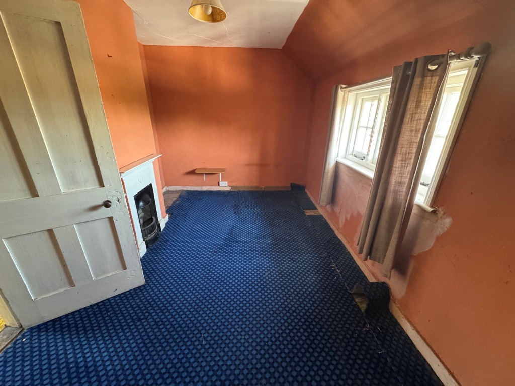 Lot: 167 - TWO-BEDROOM PERIOD COTTAGE IN POPULAR LOCATION - Bedroom 2